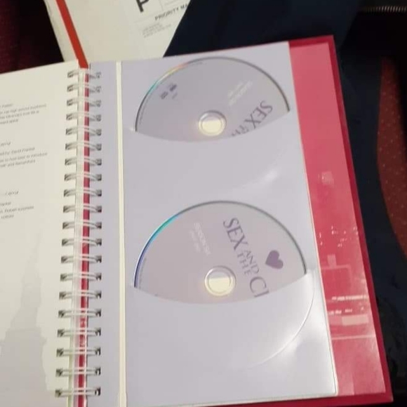 The complete set of DVDs of sex in the city with b - Picture 7 of 8